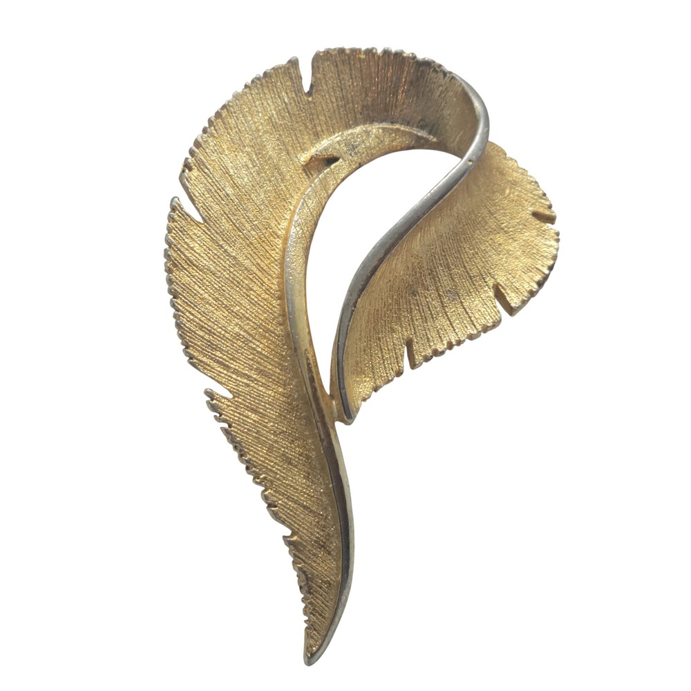 Sarah Coventry 3D Sculptural Gold Tone Leaf Brooch VTG SKUJ123